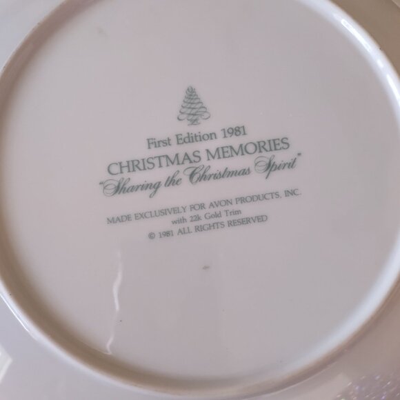 **2/$20!Collectible 1981 Christmas plate. Excellent condition, box slightly worn - Picture 2 of 4